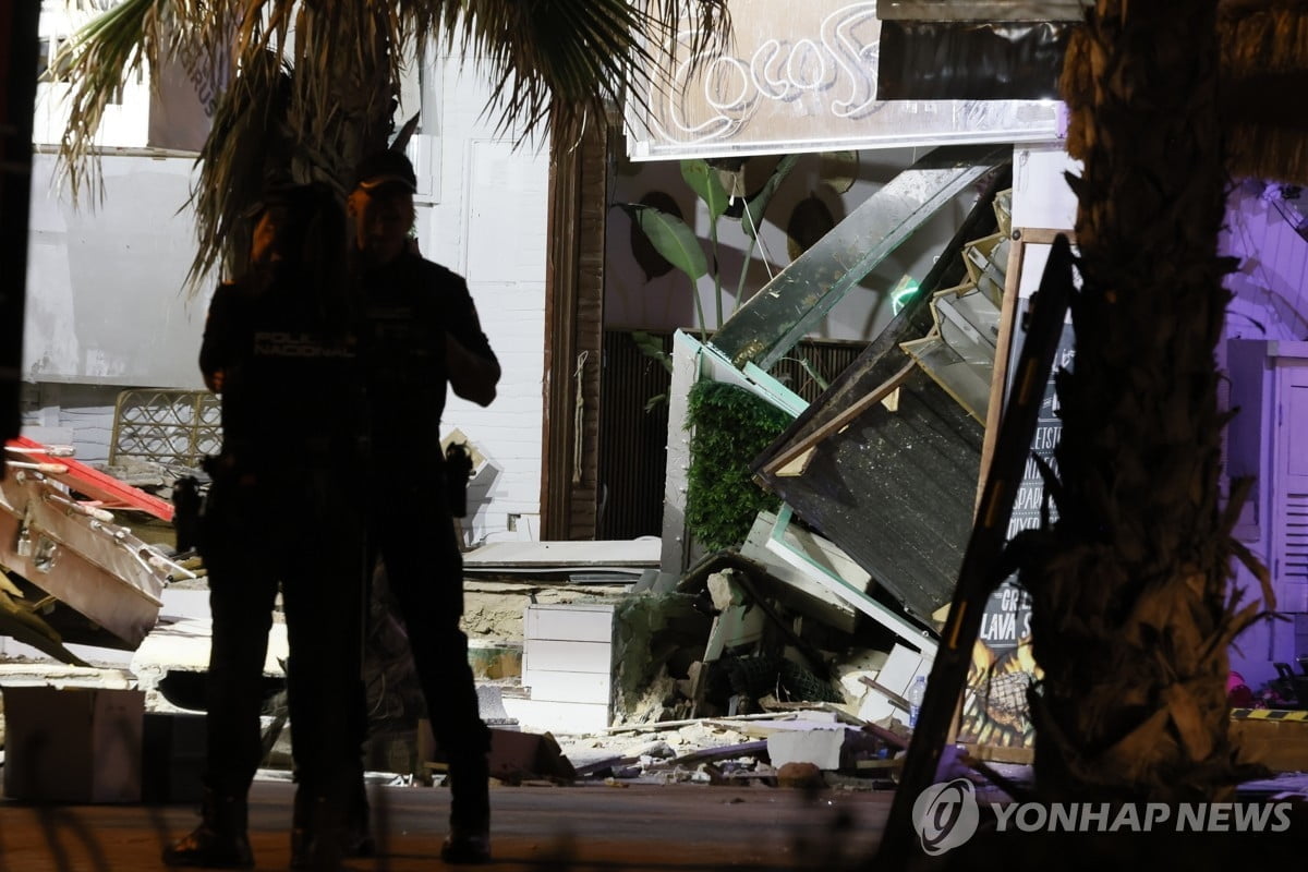 스페인 유명 관광지서 2층 식당 붕괴…수십명 사상