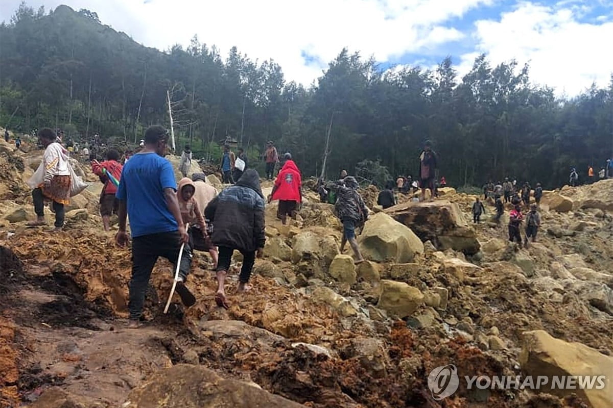 대규모 산사태에 '아수라장'…"300여명 사망"