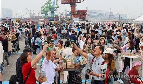 외국인 관광객 '북적'…코로나19 이전 90% 회복