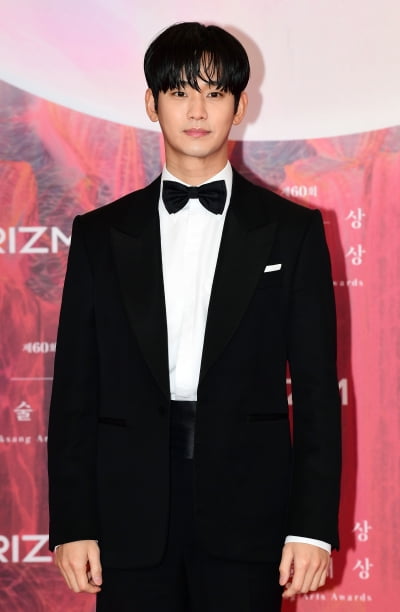 [TEN포토]김수현 '홍해인 없이 혼자 참석'