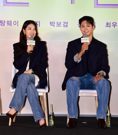 수지-박보검 '청바지가 잘어울리는 커플룩'
