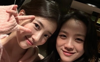 "아시아 최고 미녀 배우들이 뭉쳤다"…탕웨이·수지, 감탄 나오는 투샷 셀카 공개