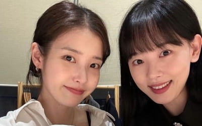“A pretty girl next to a pretty girl” IU, dating Kang Han-na… Fans are happy with their 9-year friendship