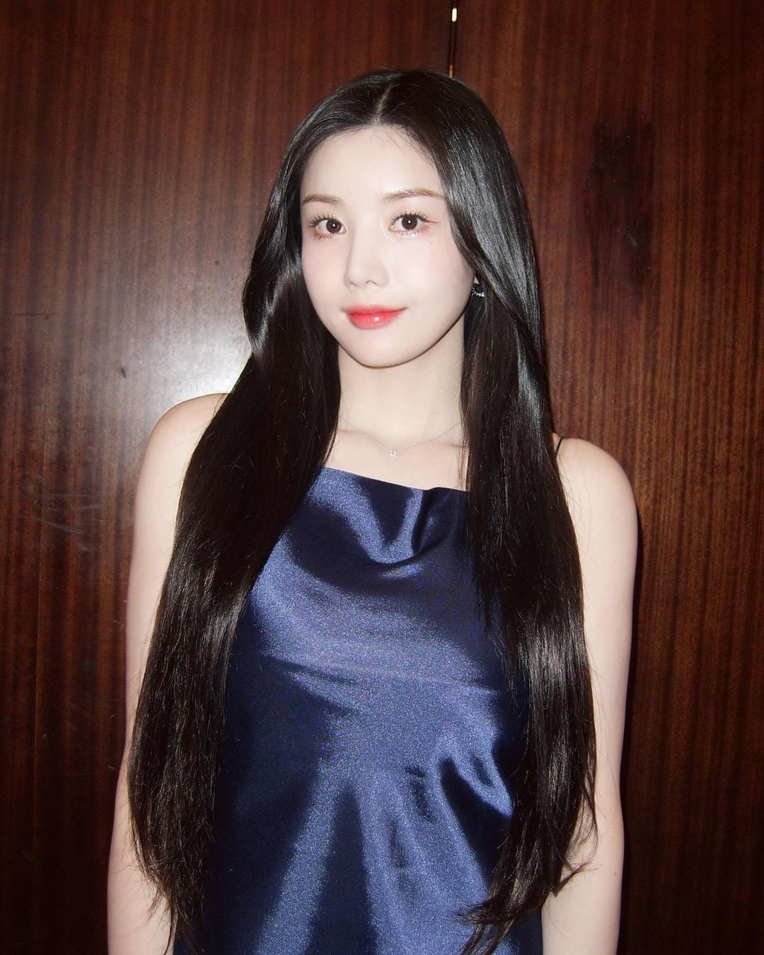 Eunbi Kwon, she looks like a water bomb goddess... Even though it’s just a halterneck, it shows volume.