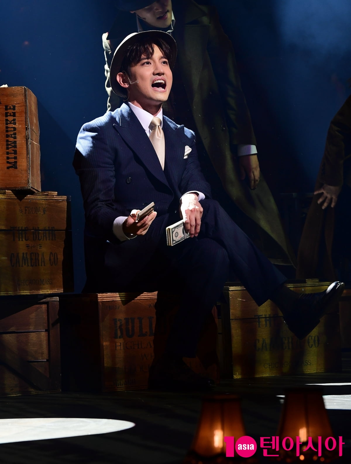 Max Changmin, a late wind after 21 years of debut...Benjamin Button delivers a passionate performance 
