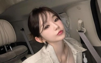 Kang Min-kyung's fans are thrilled with her idol-like beauty