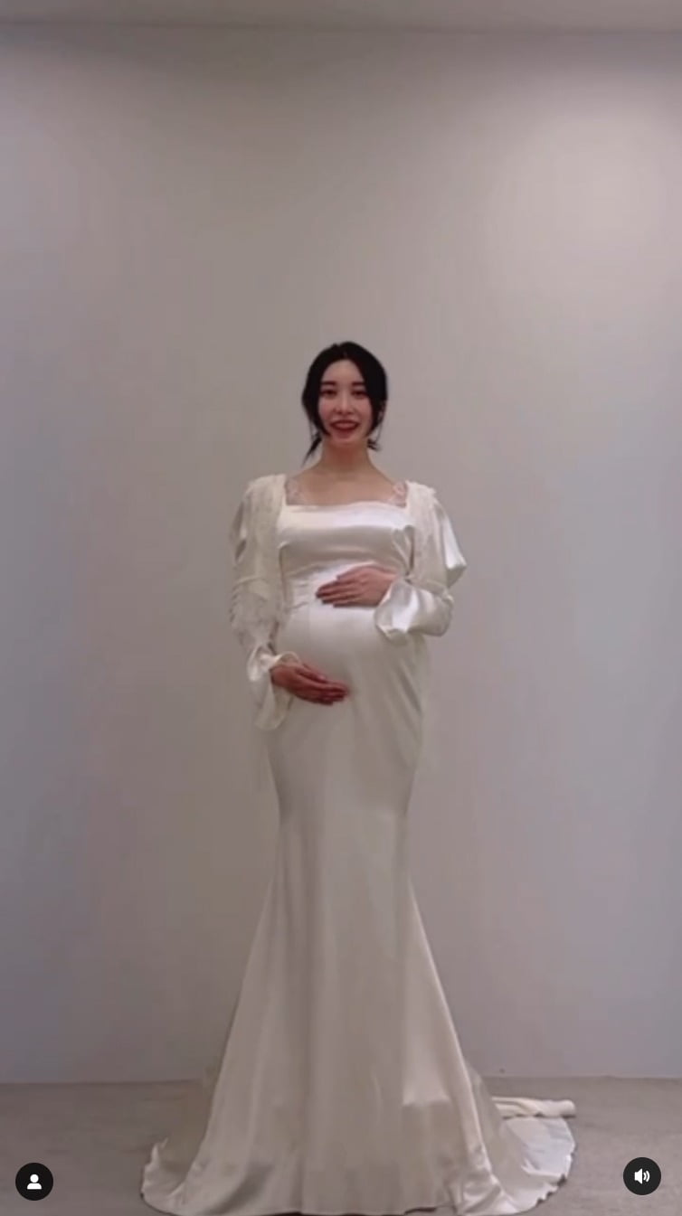 Lee Ji-hoon's wife Ayane is preparing for a maternity photo shoot