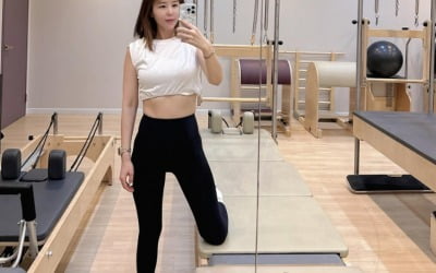 '11kg 감량' 신지, 레깅스 입고 잘록한 허리 라인→탄탄한 몸매 과시