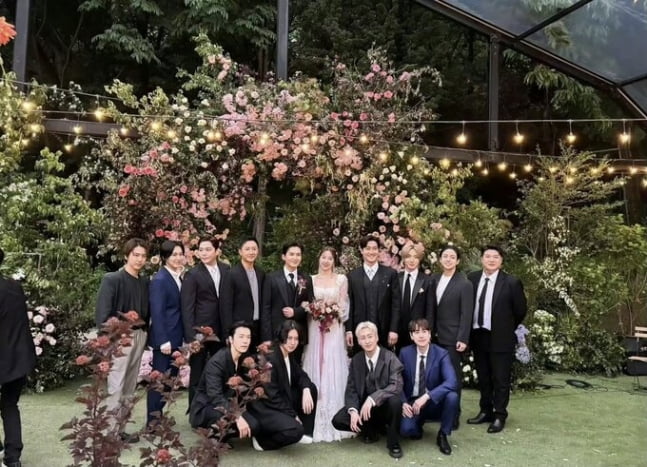 Ryeowook♥Ari's wedding takes place with all 15 members of Super Junior after 15 years