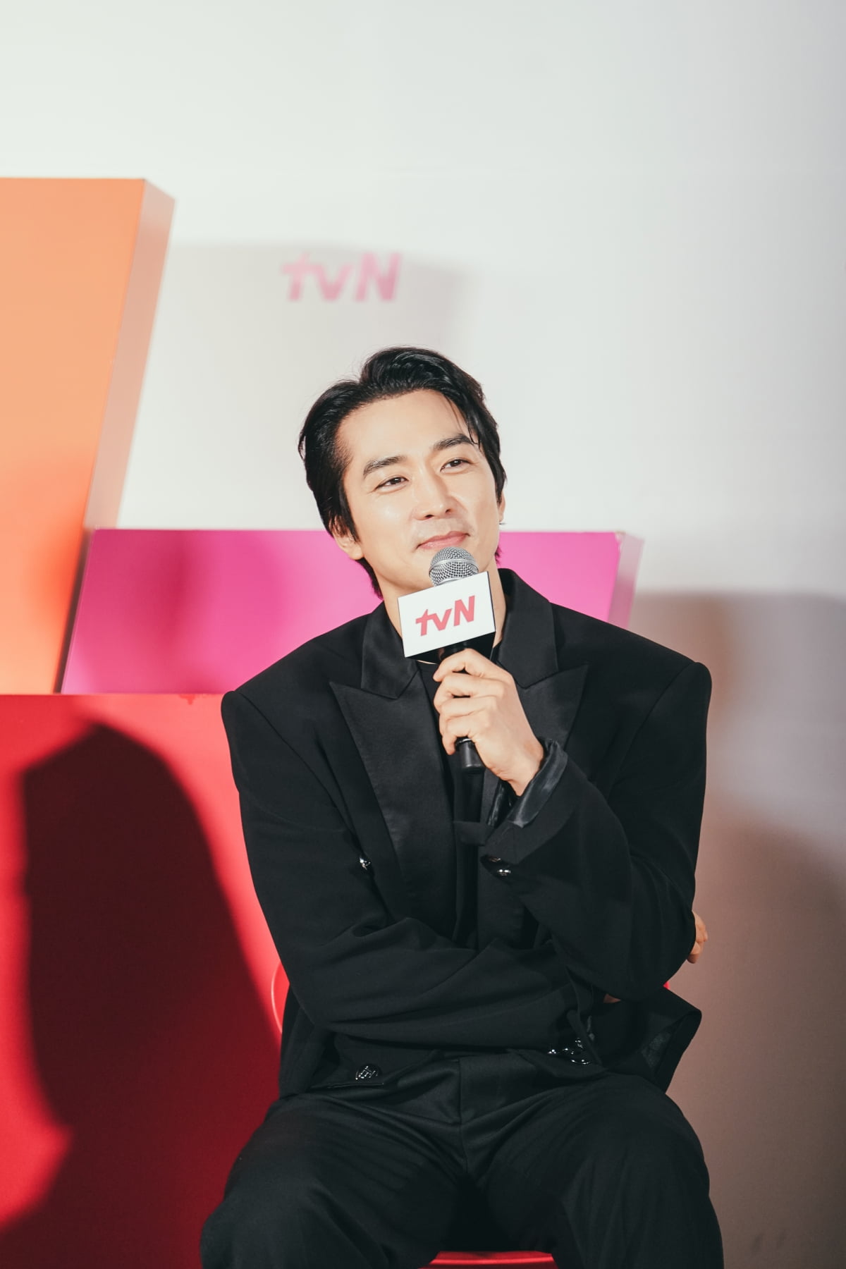 Song Seung-heon thanks for comparing him to Tom Cruise