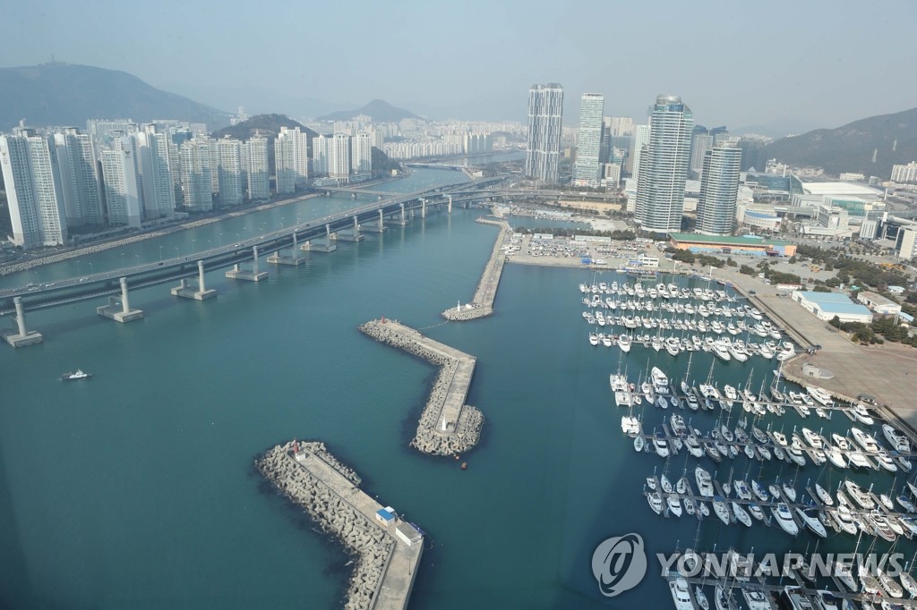 [현장in] "요트 관광 중단 위기"…부산 수영만요트경기장 재개발 시끌