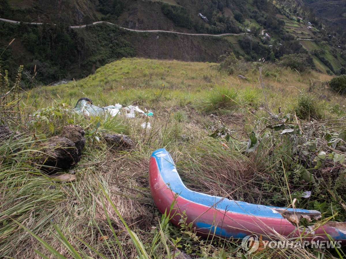 페루 산길서 또 버스 전복 사고…"13명 사망·14명 부상"