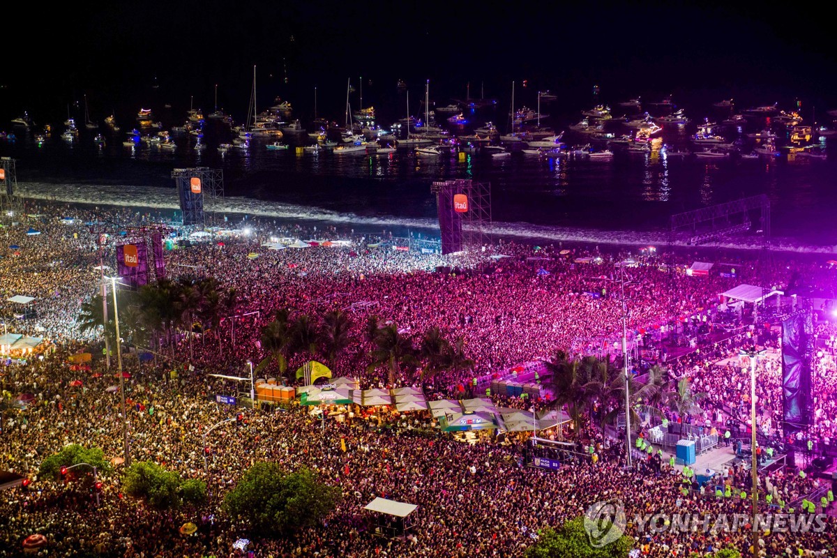 '팝의 여왕' 마돈나 뜨자 브라질 해변, 160만명 거대 춤판으로