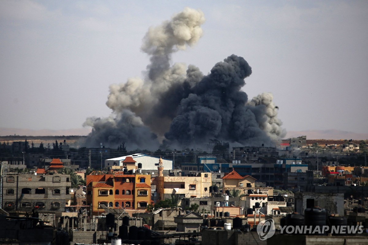 대피령 내린 가자지구 라파서 폭격 공포 속 피란 행렬(종합)