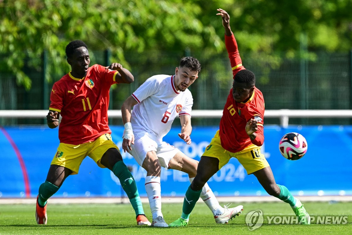 '신태용 퇴장' 인니 축구, 기니에 져 파리올림픽 본선행 불발