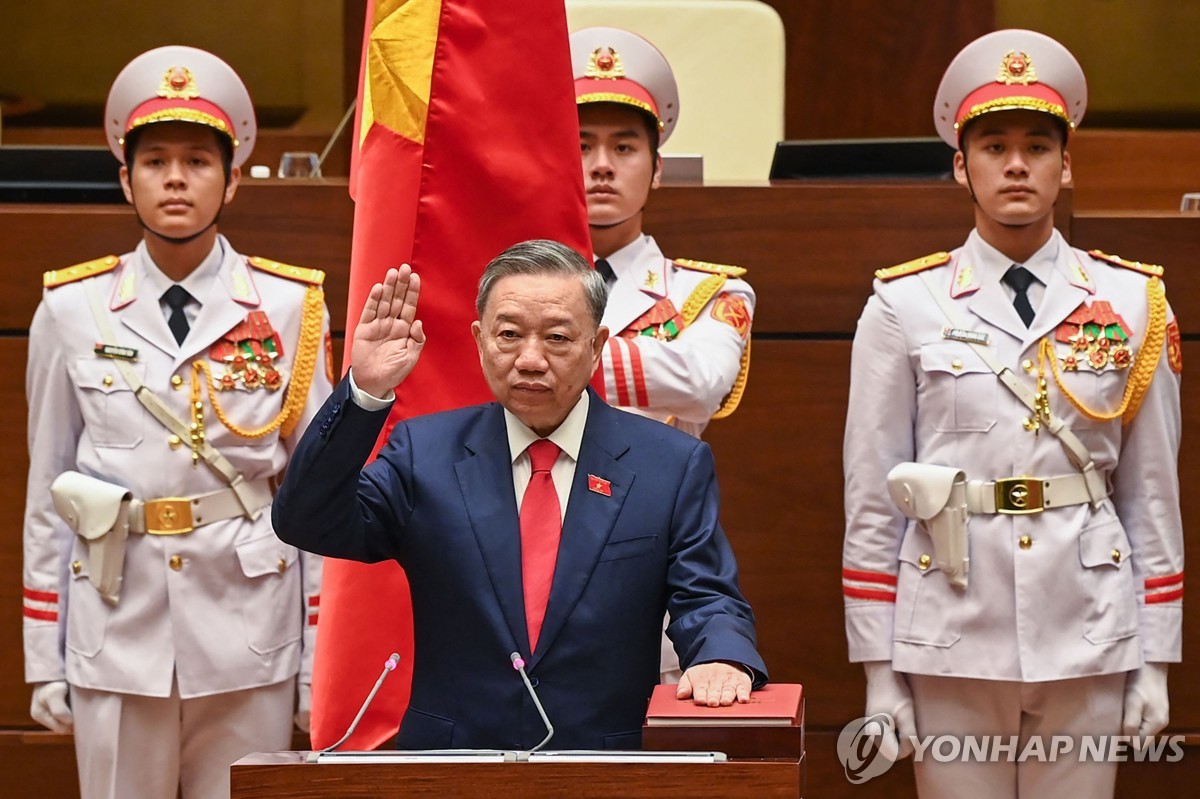 베트남 '권력 2위' 국가주석에 '부패 척결' 럼 공안장관 선출