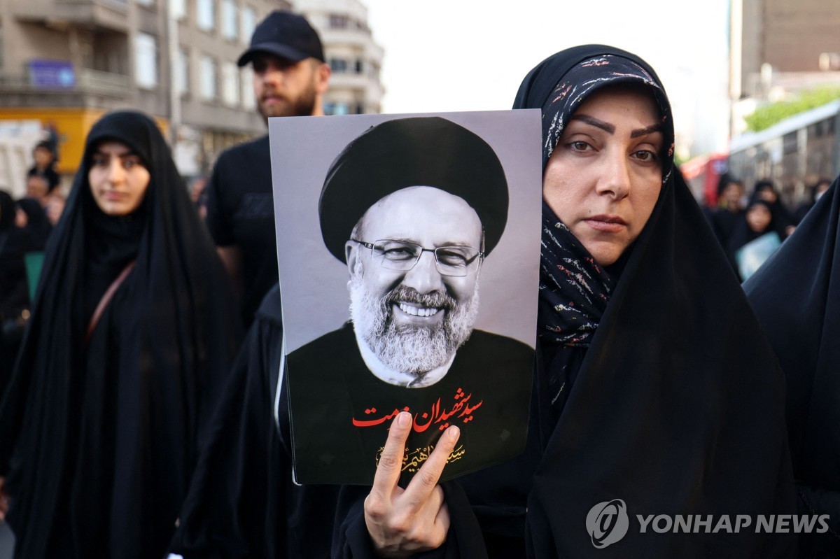 테헤란서 라이시 장례식 엄수…국영방송 "수백만 모여"