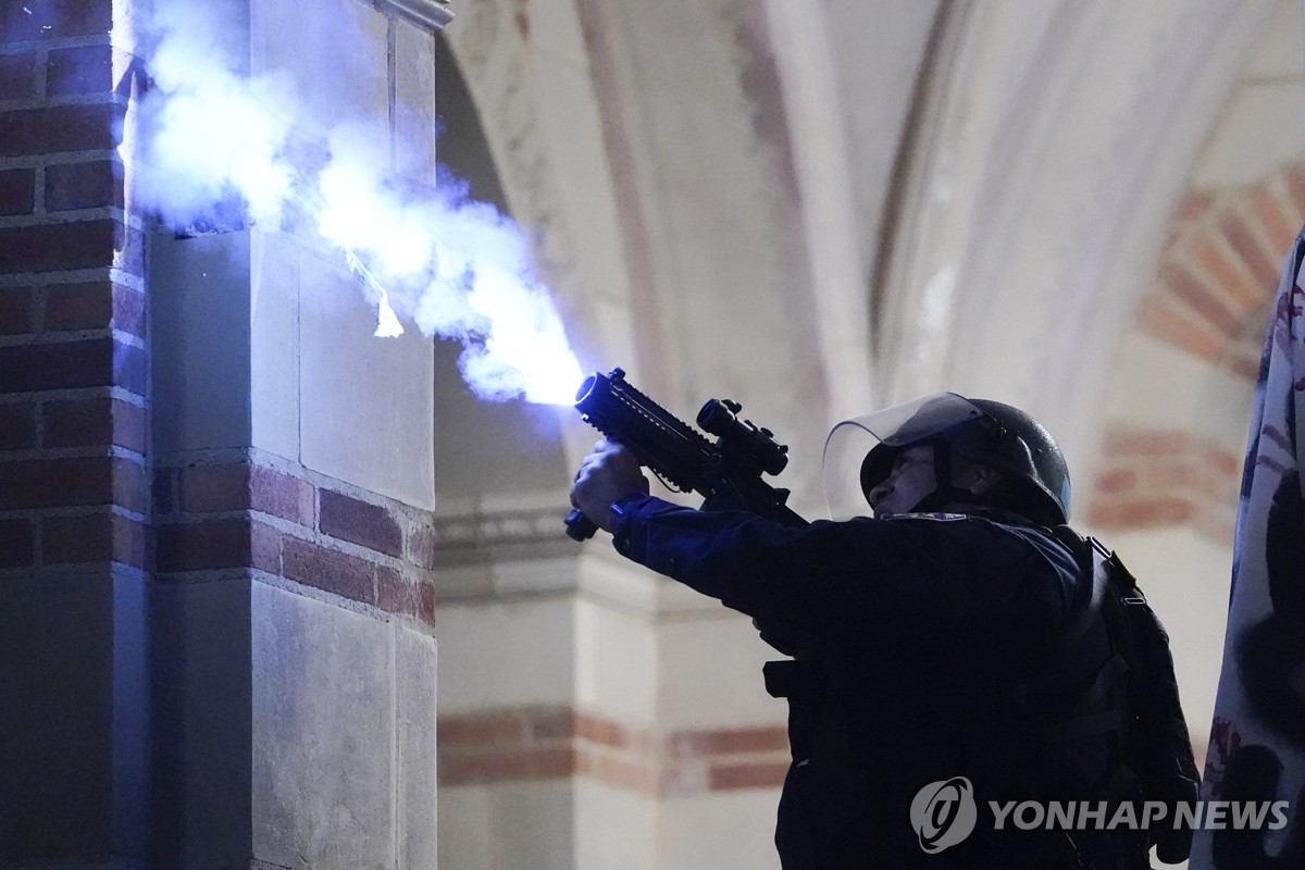 [르포] 경찰진입 부른 UCLA 친팔시위 유혈사태…정상화까진 시간 걸릴듯