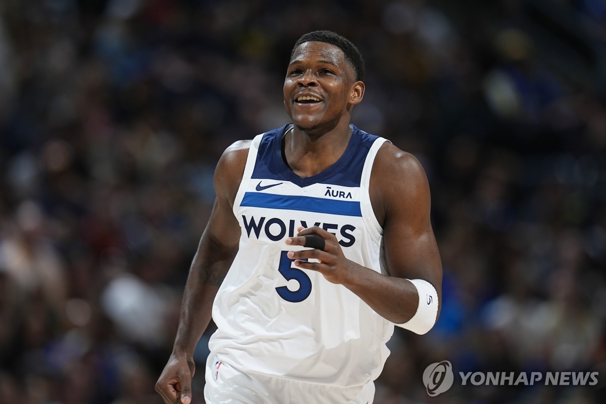 에드워즈 43점…NBA 미네소타, 덴버 꺾고 4강 1차전 기선 제압