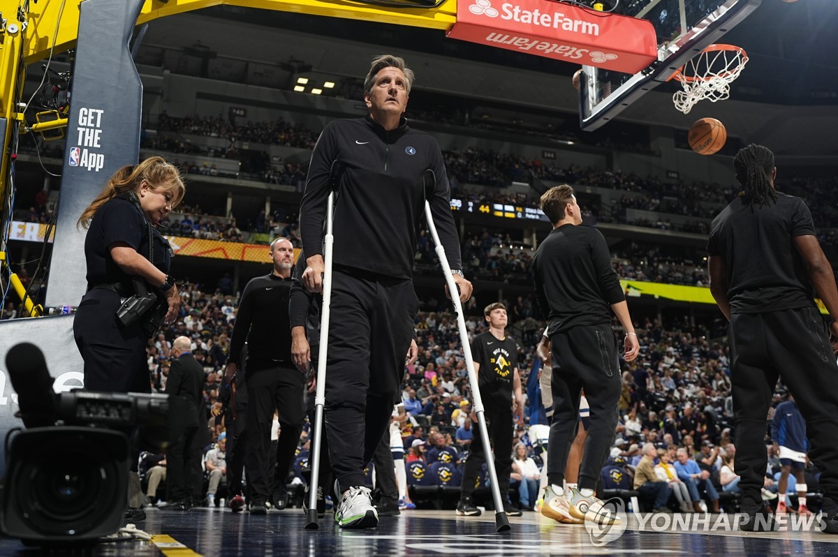 에드워즈 43점…NBA 미네소타, 덴버 꺾고 4강 1차전 기선 제압