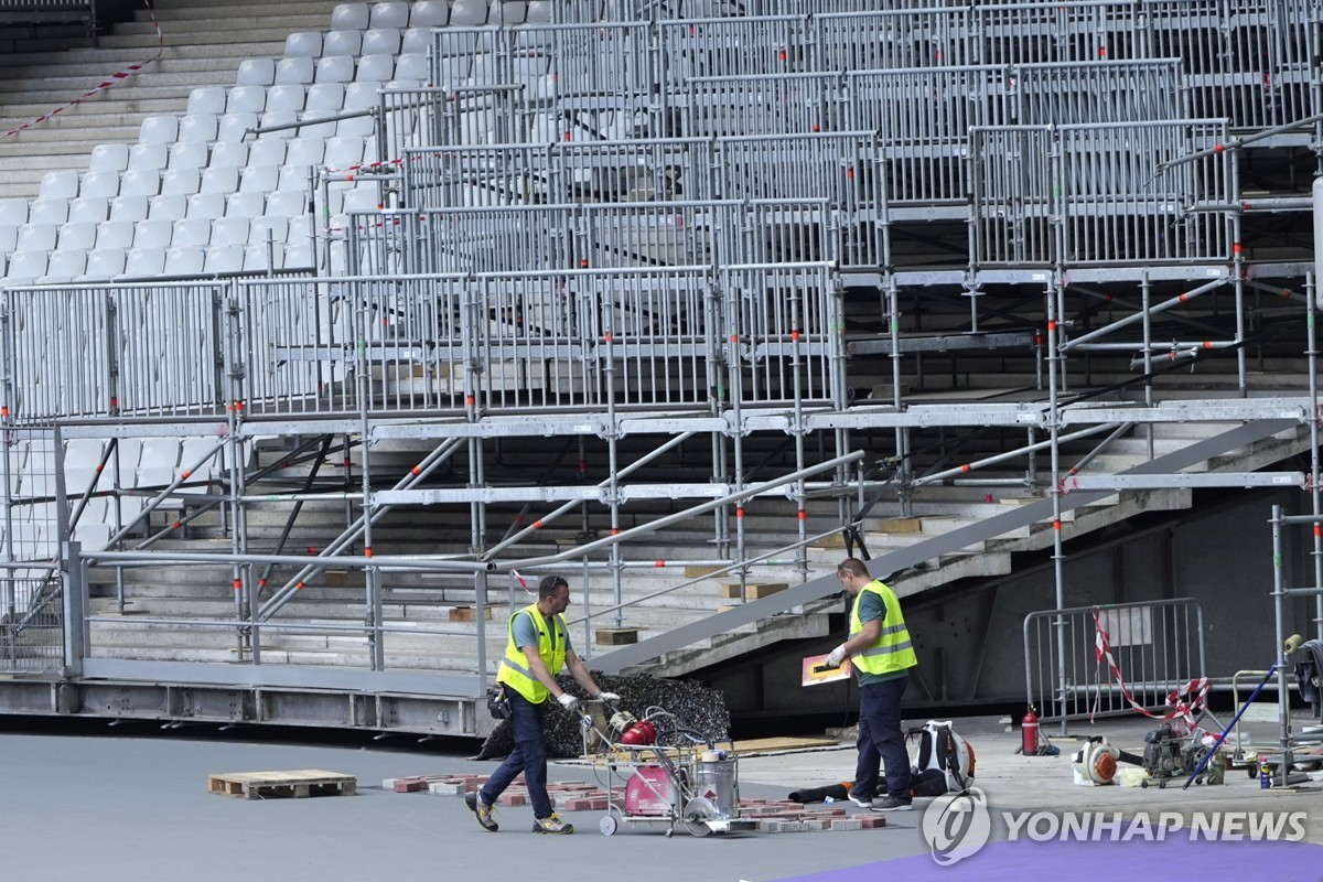 '안전한' 파리올림픽 구호 뒤엔…불법체류 노동자들의 눈물