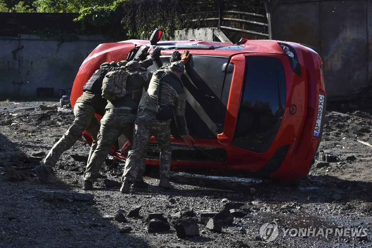 러, 우크라 에너지 시설 대규모 공습…최전선 마을 2곳 장악(종합)