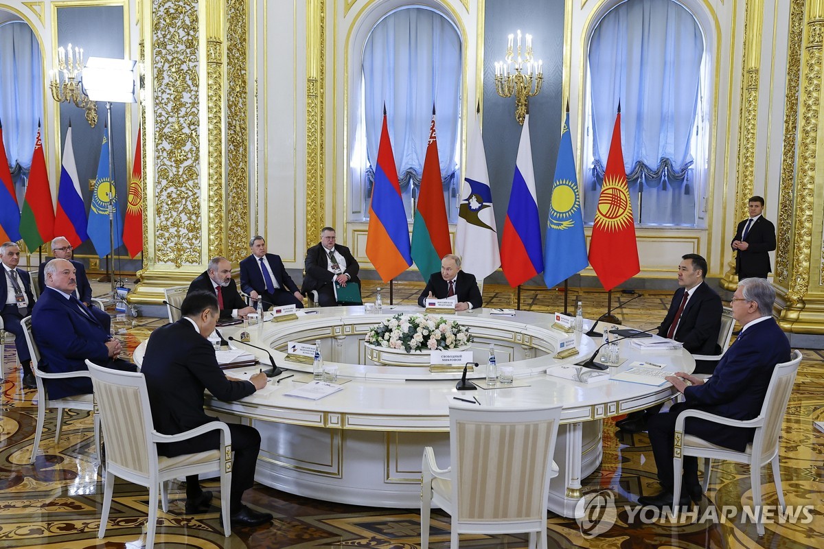 Putin, first international meeting of new term with former Soviet bloc..."multipolar world center"
