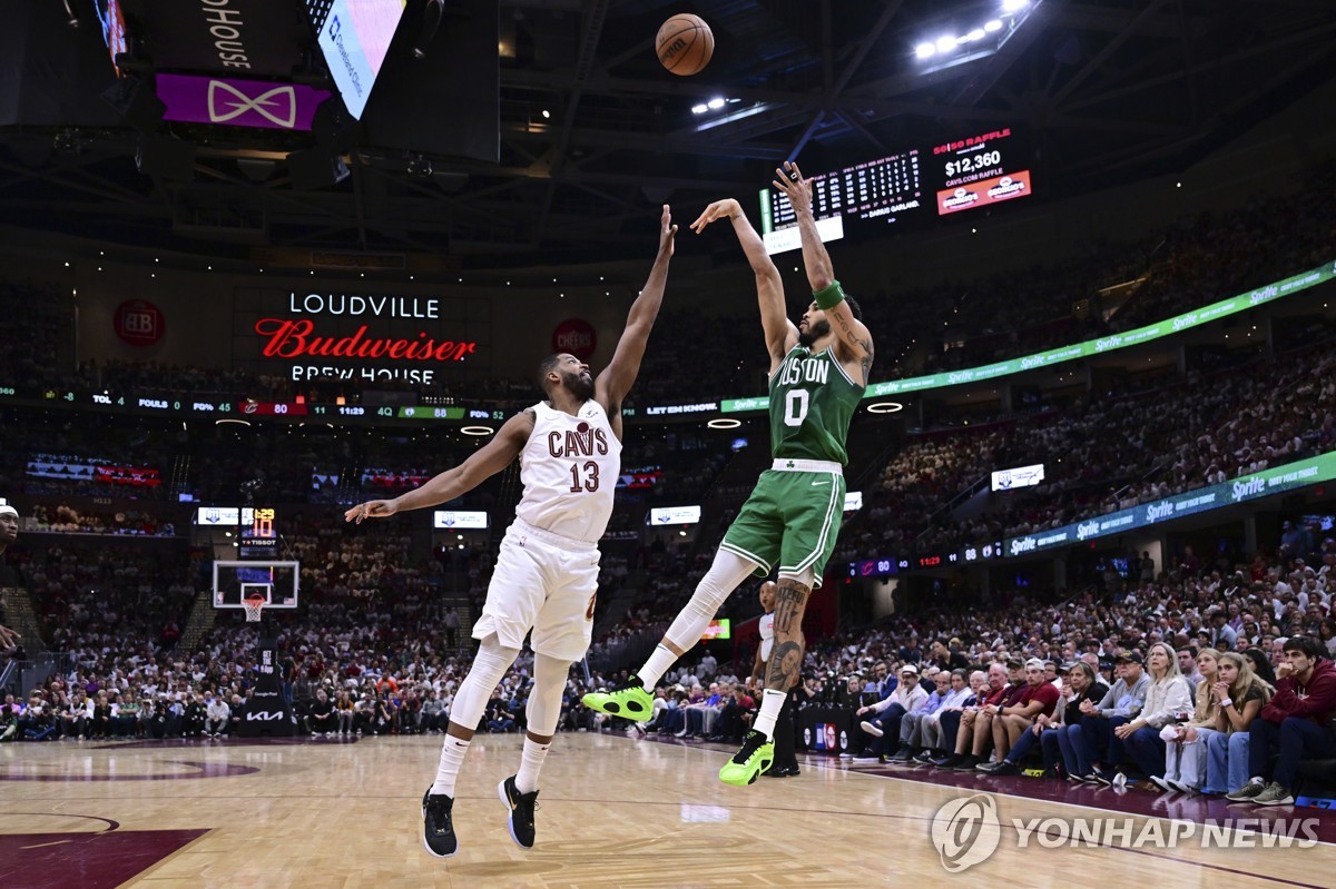 테이텀·브라운 60점 합작…NBA 보스턴, 동부 결승행 눈앞