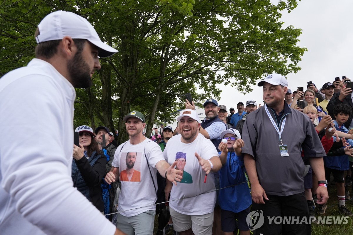 골프 세계 1위 셰플러, 경찰 체포됐다 풀려난 뒤 '5언더파'