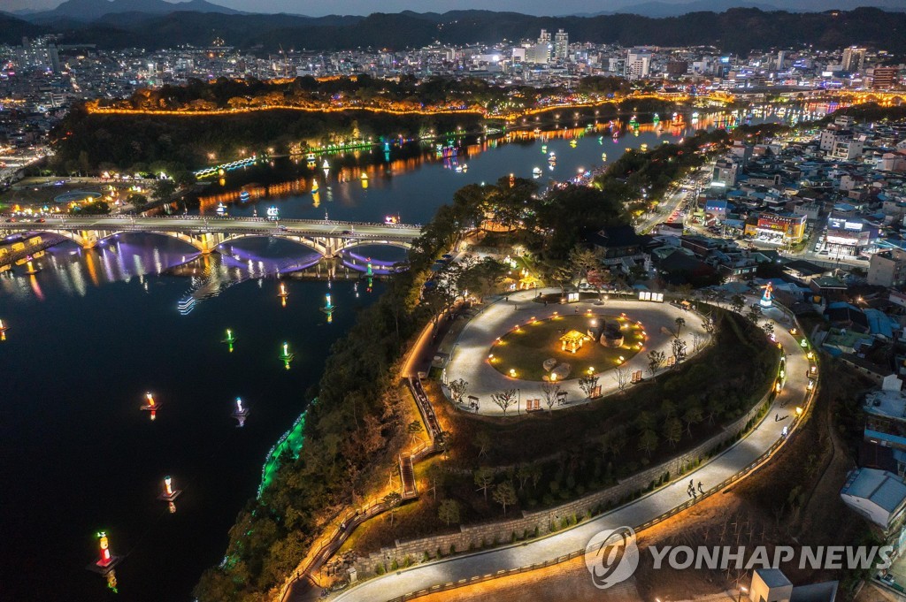 진주에서 펼쳐지는 한여름 밤의 꿈…휴가철 축제 잇따라