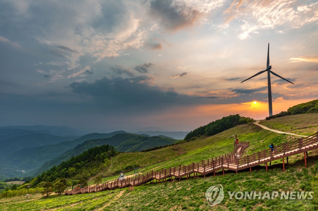 겨울잠 기지개 켜고 손님맞이 나선 평창 청옥산 육백마지기