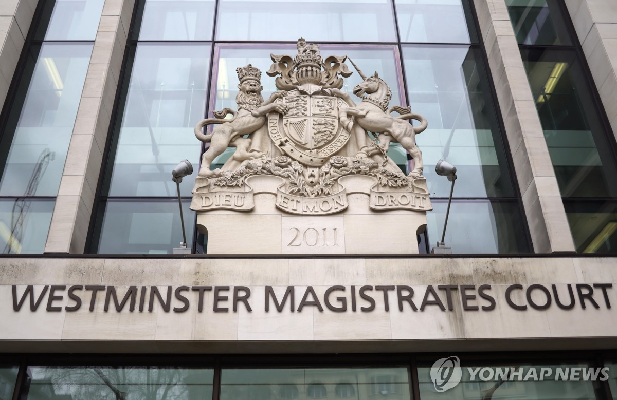 영국서 홍콩 정보기관에 협력한 혐의 3명 기소