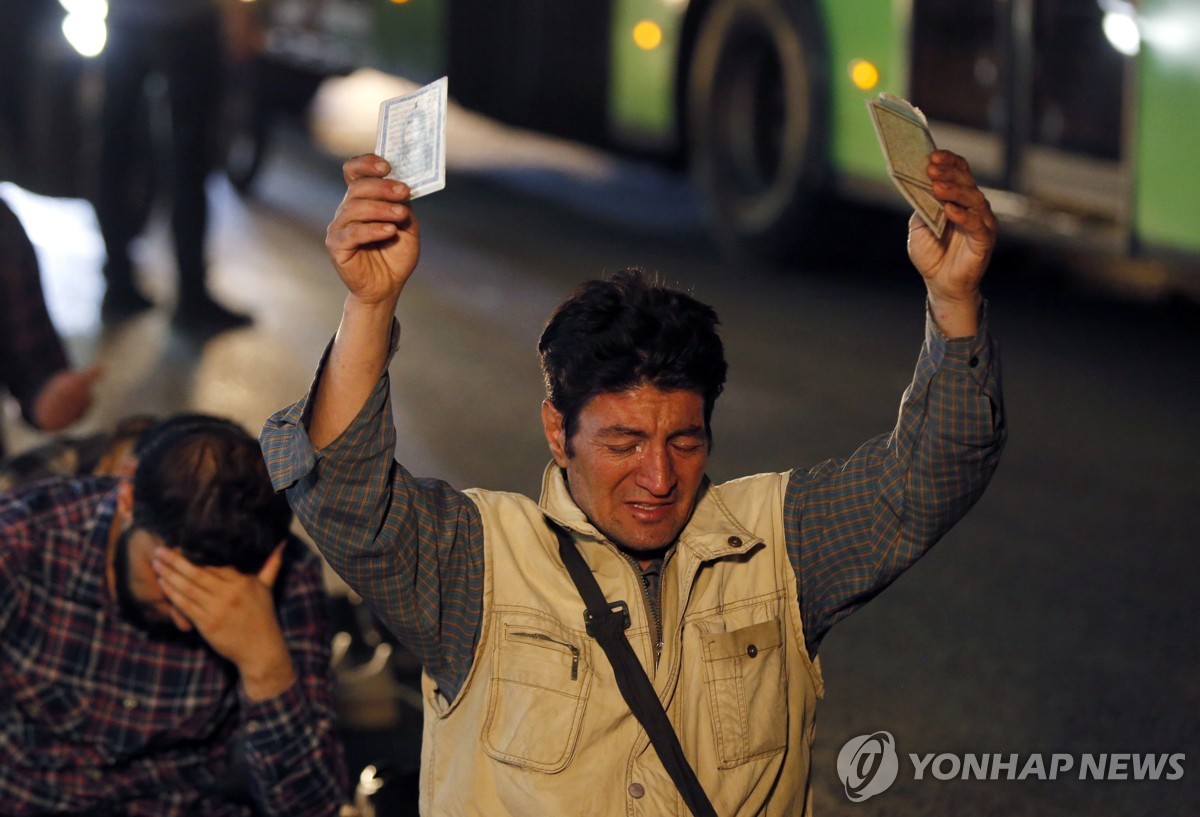 "악천후 속 반경 2㎞ 접근"…'헬기추락' 이란대통령 수색 총력전