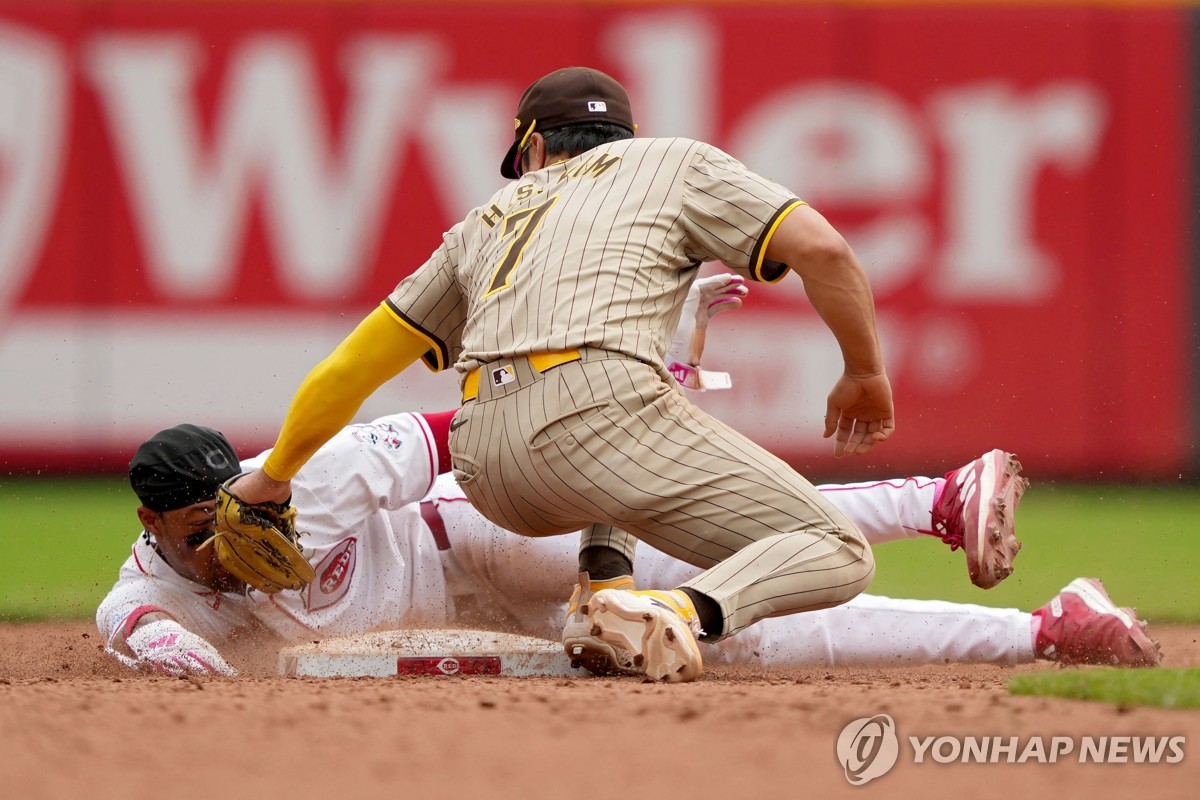 김하성, 2루타도 치고 2, 3루 연거푸 도루도…팀은 연장서 승리