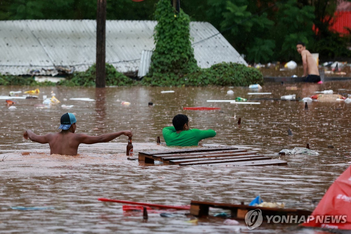 브라질 남부 물폭탄에 89명 사망·실종…"전시상황 같다"(종합)