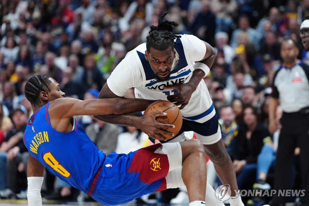 에드워즈 43점…NBA 미네소타, 덴버 꺾고 4강 1차전 기선 제압