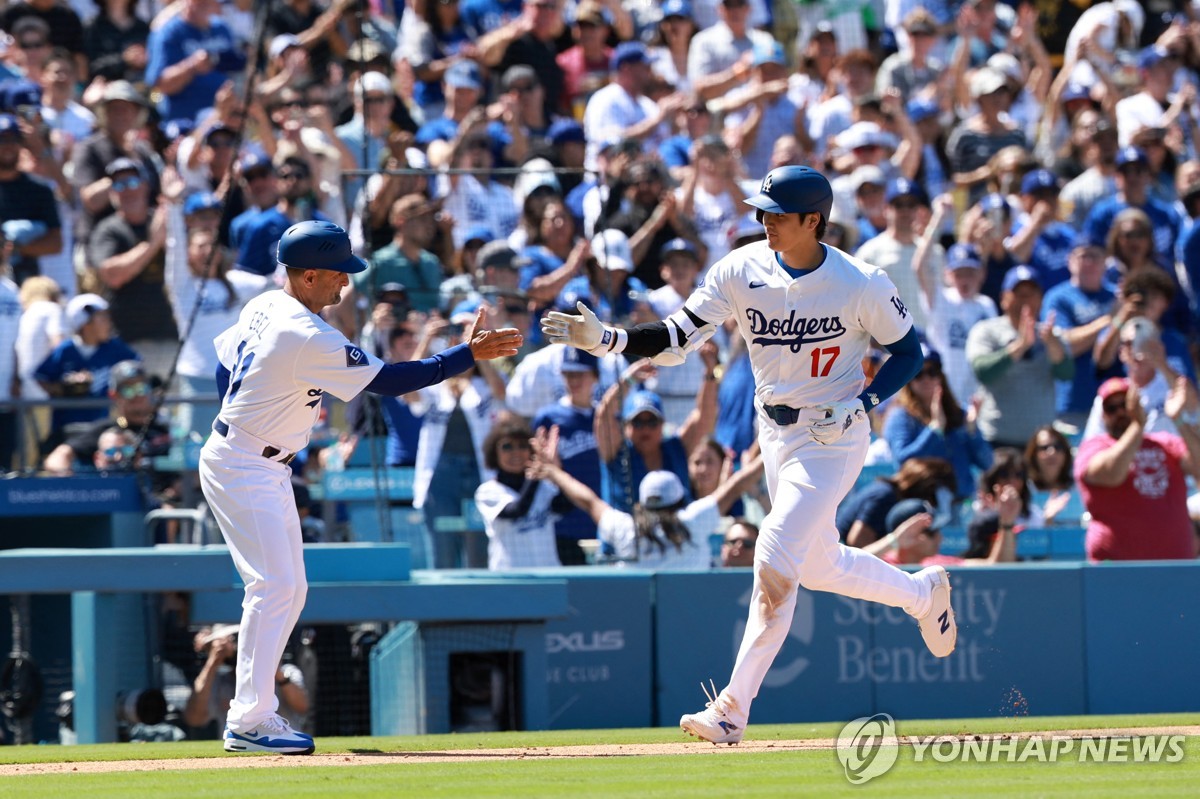 못 말리는 오타니, 4안타 2홈런 폭발…MLB 타율·홈런·OPS 1위(종합)