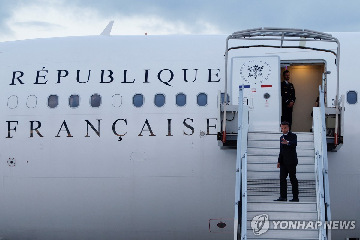 마크롱, 소요 사태 누벨칼레도니행…"모든 세력과 대화할 것"