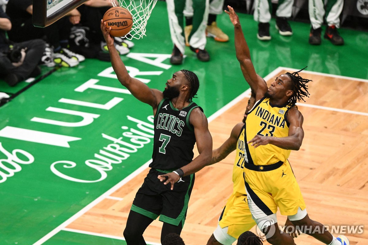 브라운 40점 폭발…NBA 보스턴, 동부 결승서 인디애나에 2연승