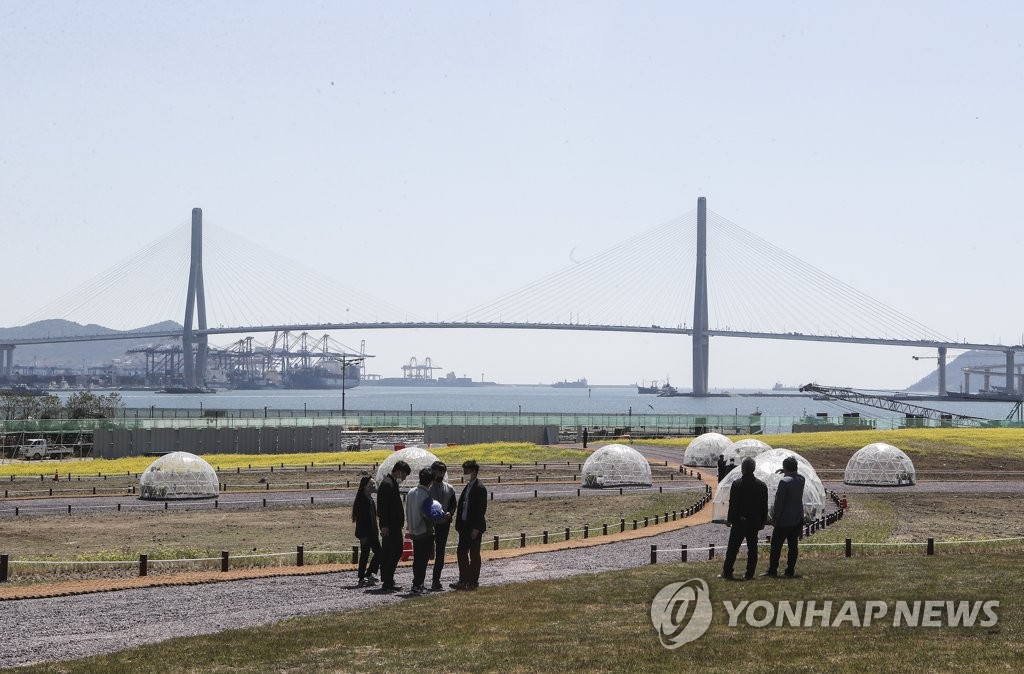 봄 맞은 부산 북항 친수공원, 축제·행사 명소로 인기몰이