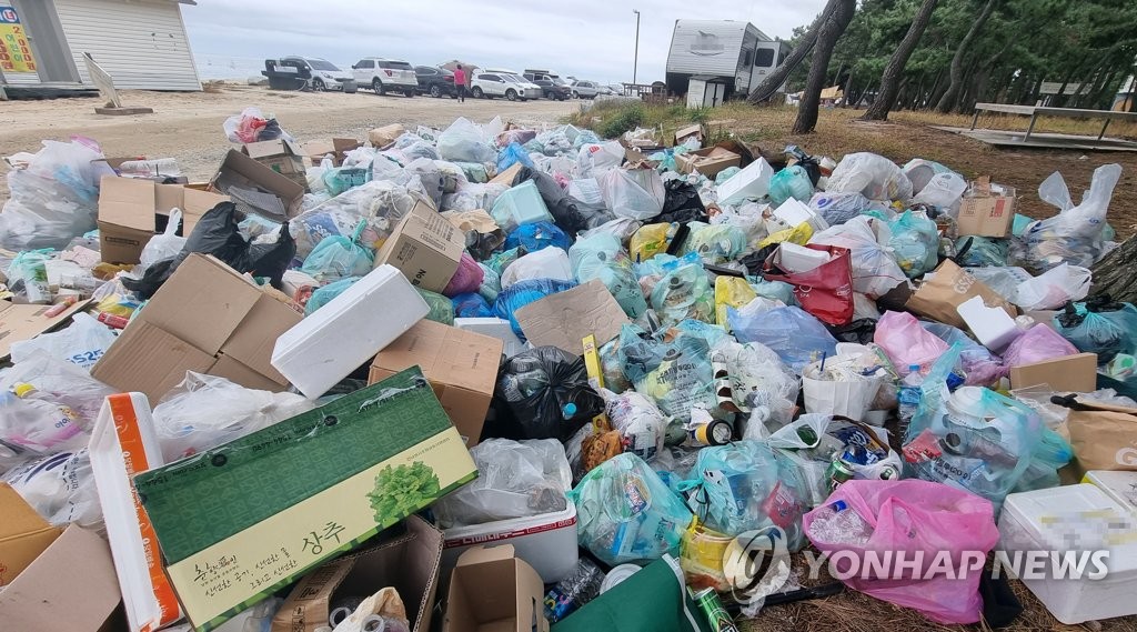 양양 해변 공영주차장 점령한 '민폐 차박' 9월부터 쫓아낸다