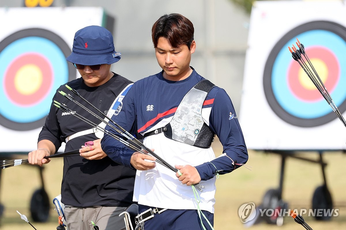 이우석, '도쿄 2관왕' 김제덕에 "네가 올림픽 선배…10점 쏴줘"