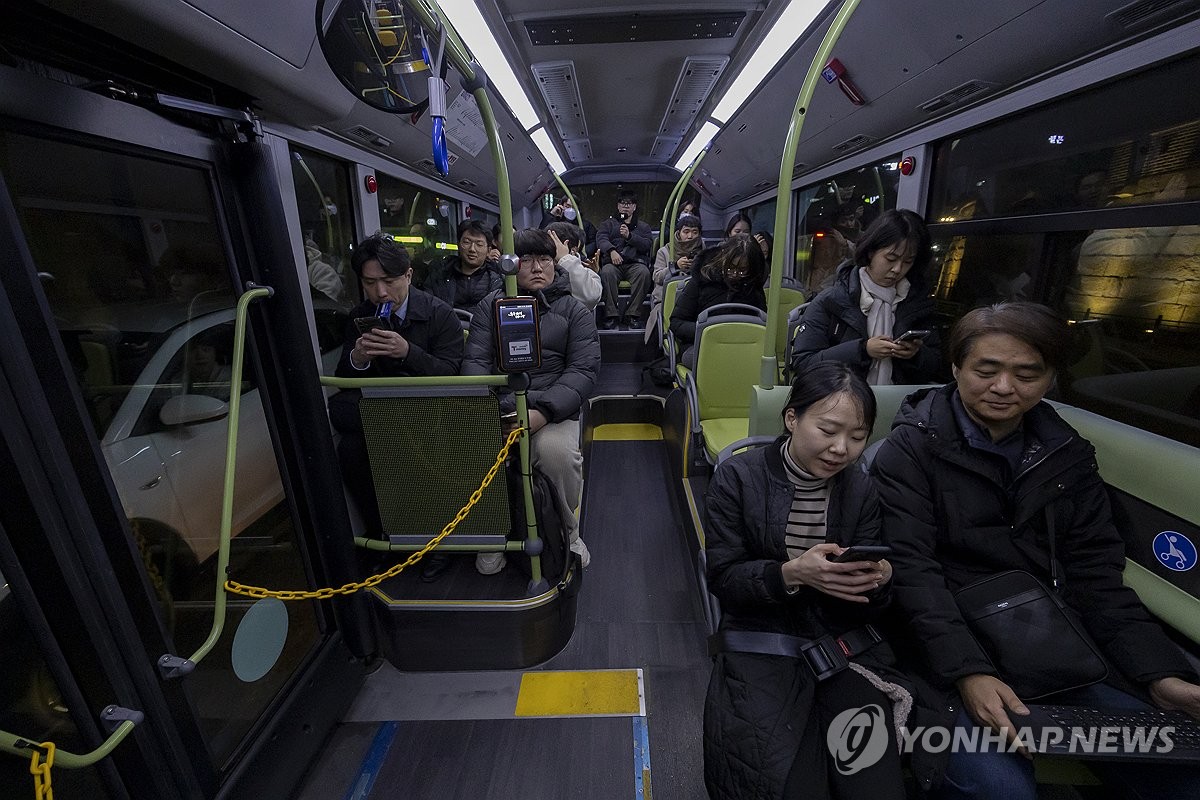 서울 심야 자율주행버스 6개월새 8천여명 탑승…7월부터 유료화