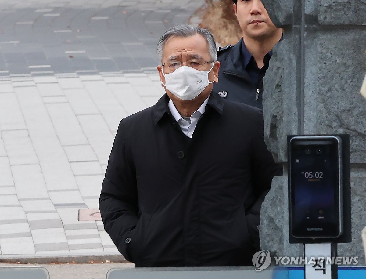 박영수 '가짜 수산업자 금품수수' 재판 이달말 구형