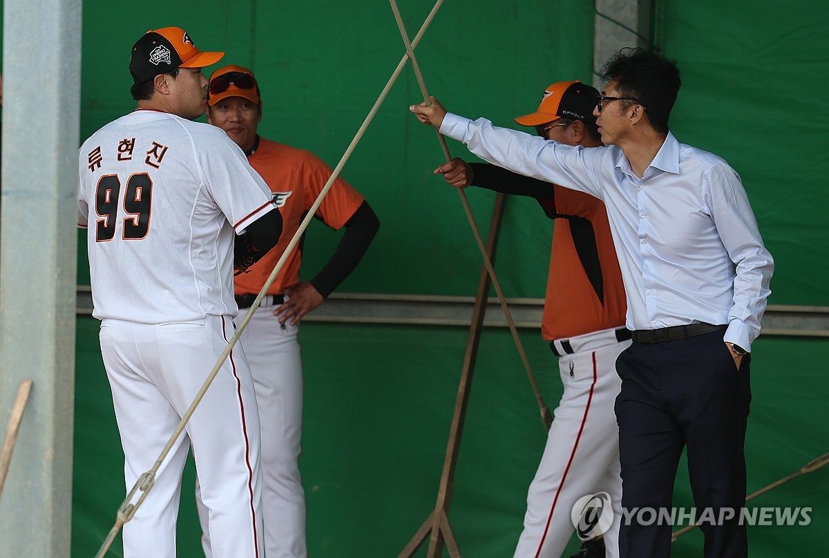 '홀로 남은' 손혁 한화 단장 "감독 선임은 신중하되, 신속하게"