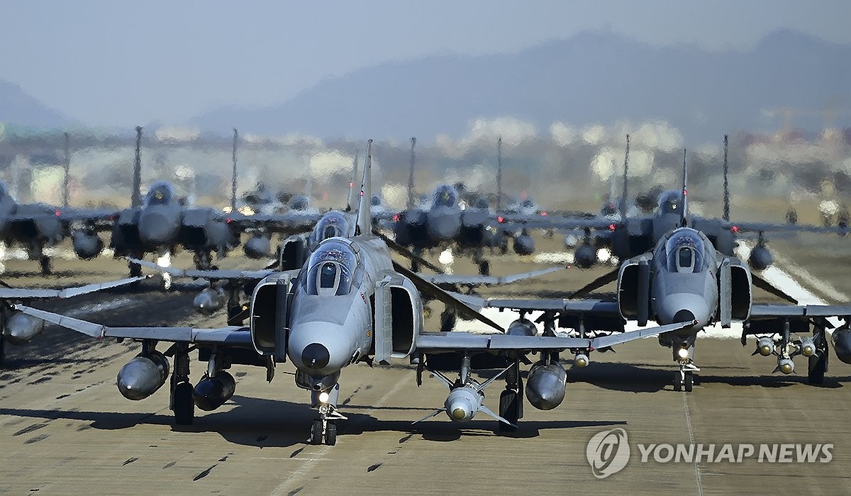 '하늘의 도깨비' 보러 나들이 어때요…F-4 팬텀 고별전시