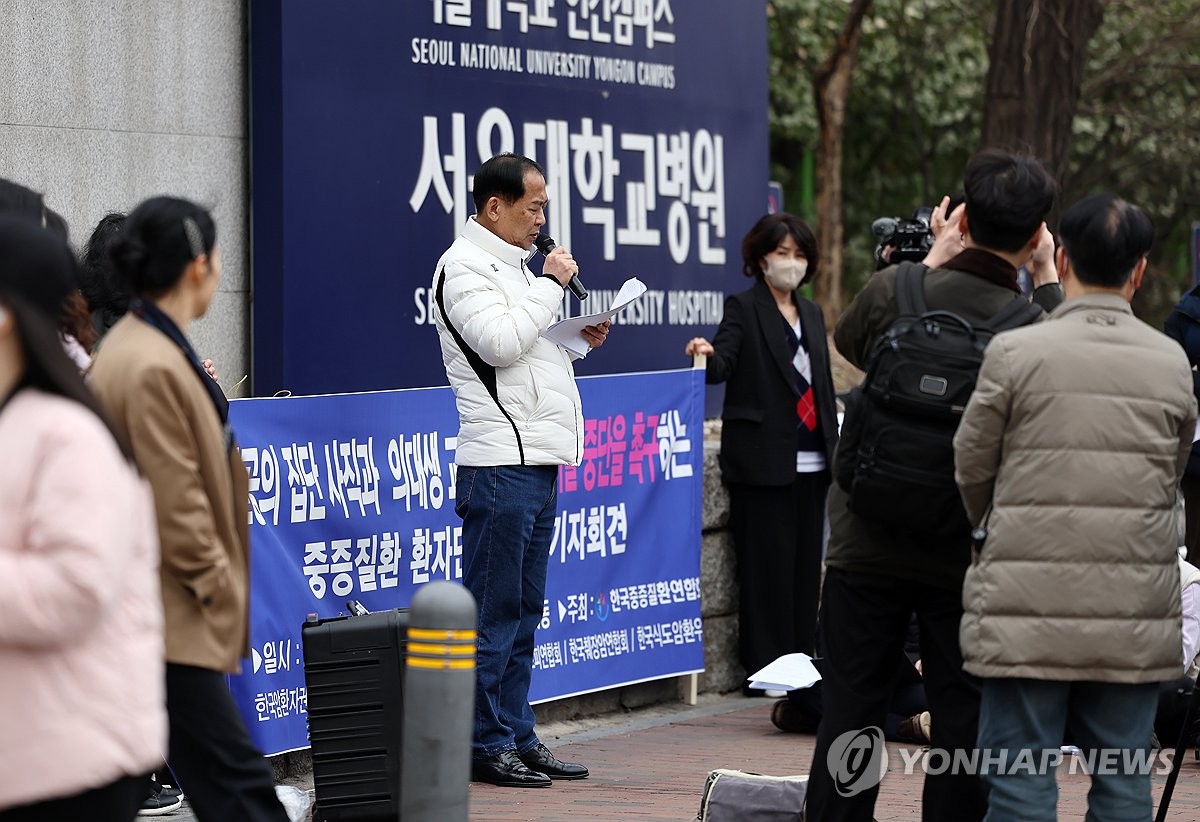 의협, 전국 6곳서 '의대증원 반대' 촛불집회…총파업 선언할까