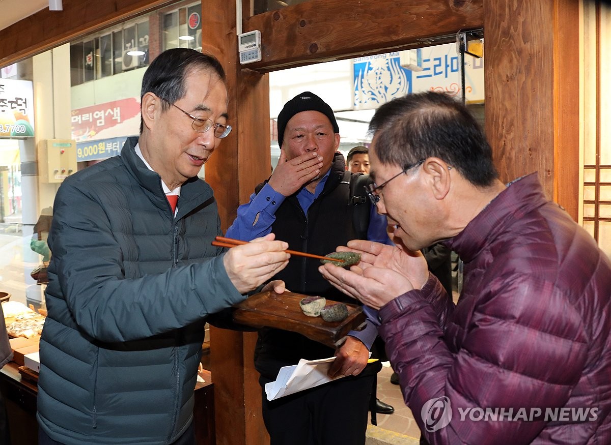 한총리, 통인시장 찾아 '동행축제' 홍보…"내수활성화 계기로"