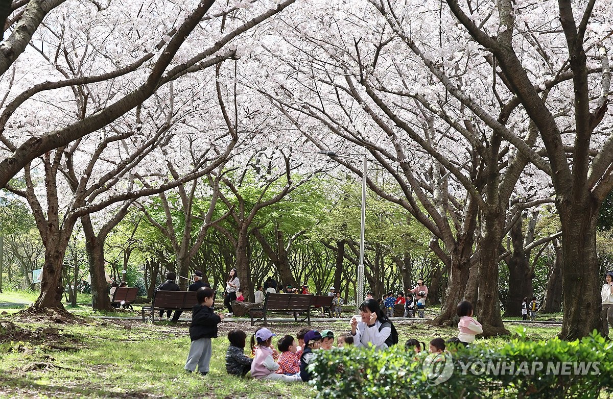 '노는 게 제일 좋아'…어린이날 경남 곳곳 행사 풍성