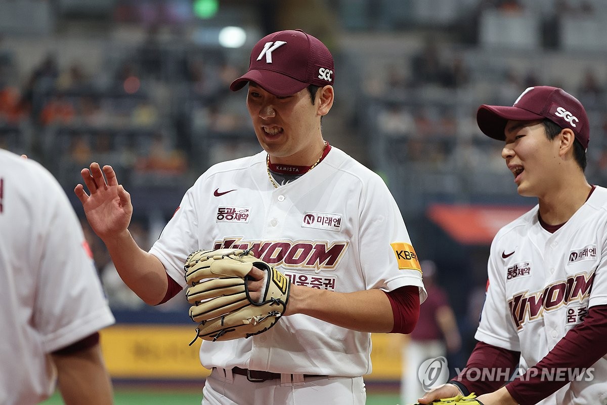 김혜성, MLB 4개 구단 스카우트 앞 5안타…김인범 데뷔 첫 승